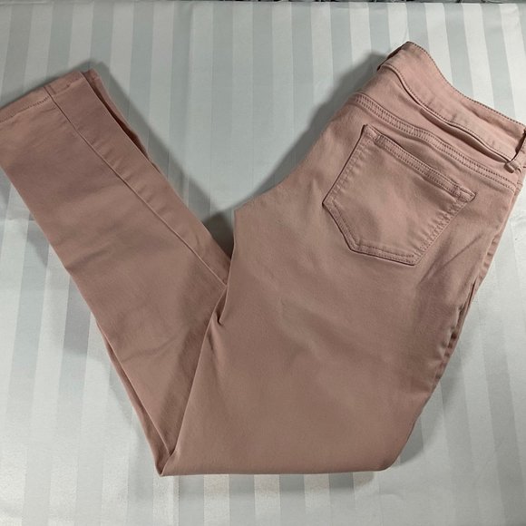 Size: Medium - Light Pink Jegging Style Skinny Jean - Picture 1 of 3